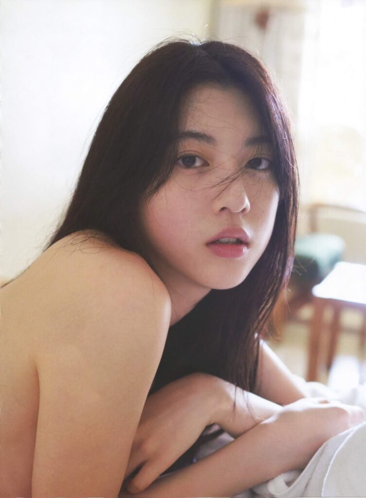 三吉彩花 セクシー