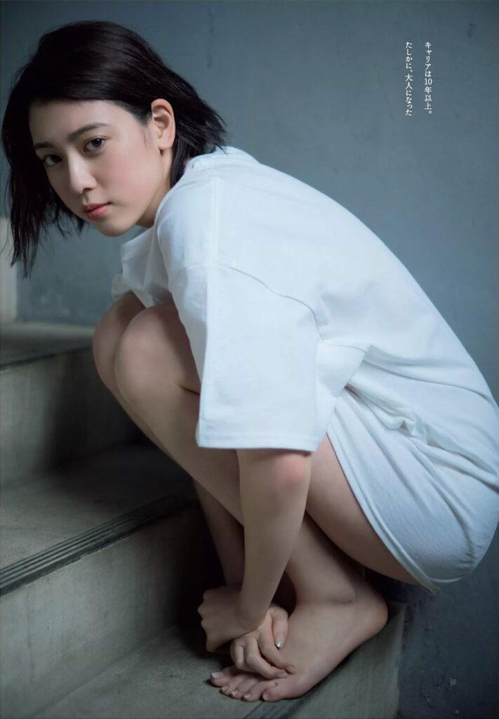 三吉彩花 衣装