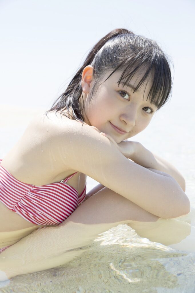 森戸知沙希 グラビア水着 画像